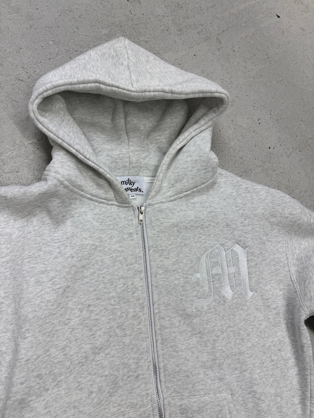 THE ESSENTIAL M ZIP UP