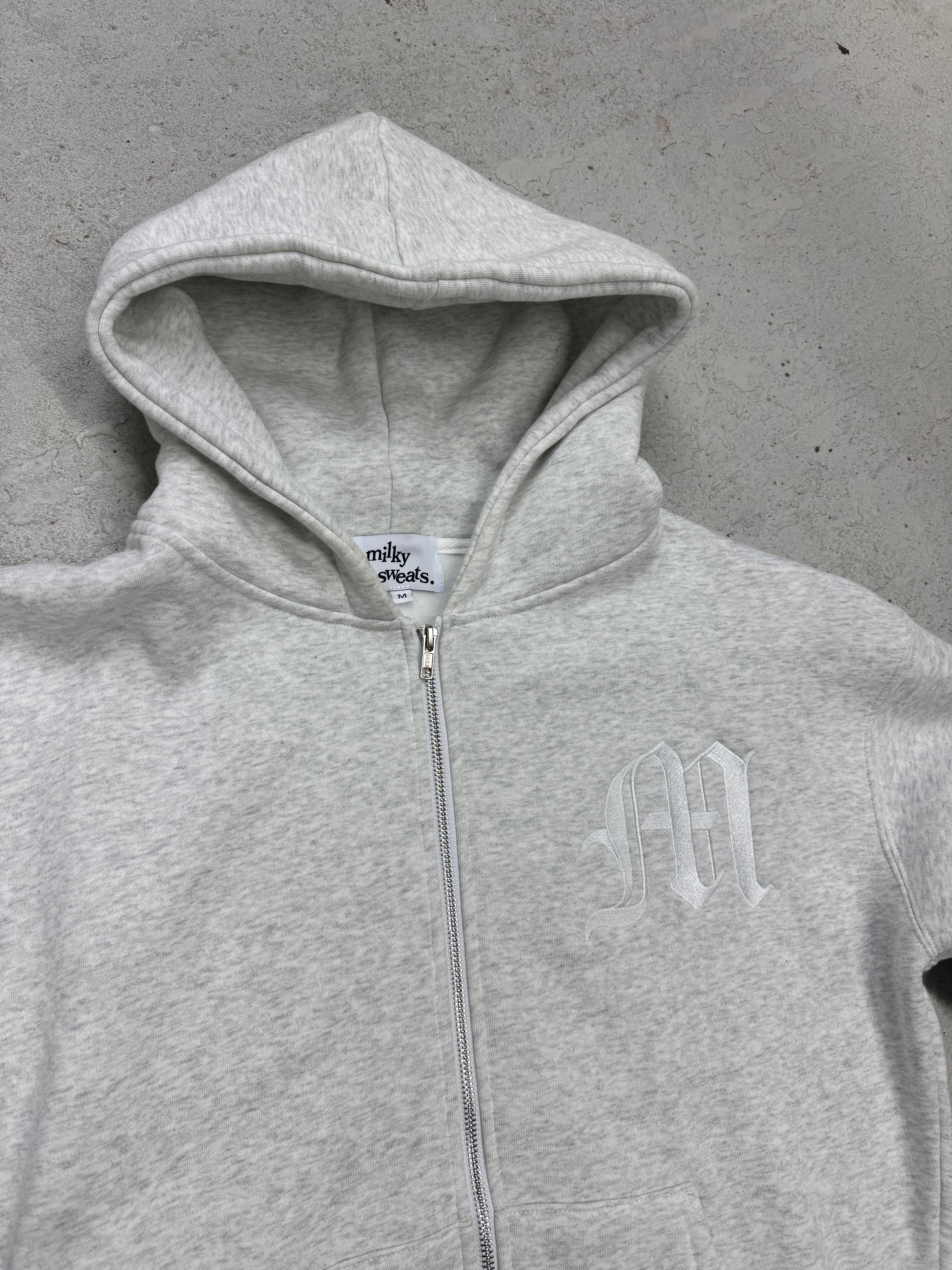 THE ESSENTIAL M ZIP UP