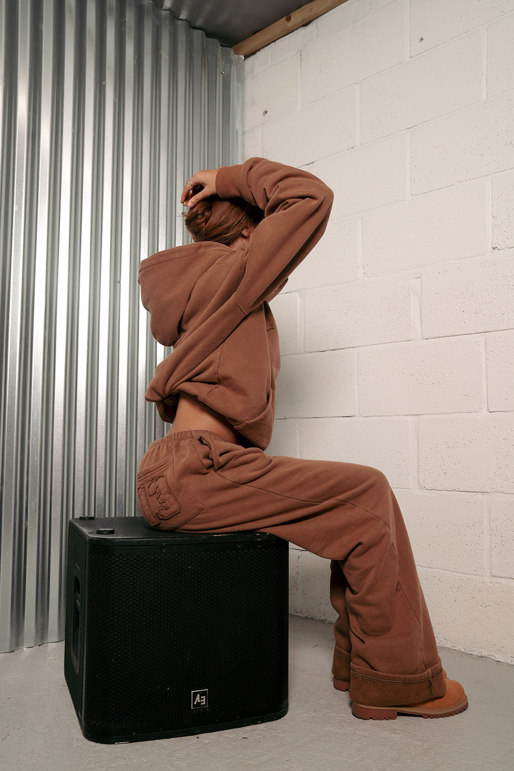 MOCHA ESSENTIAL SWEATS