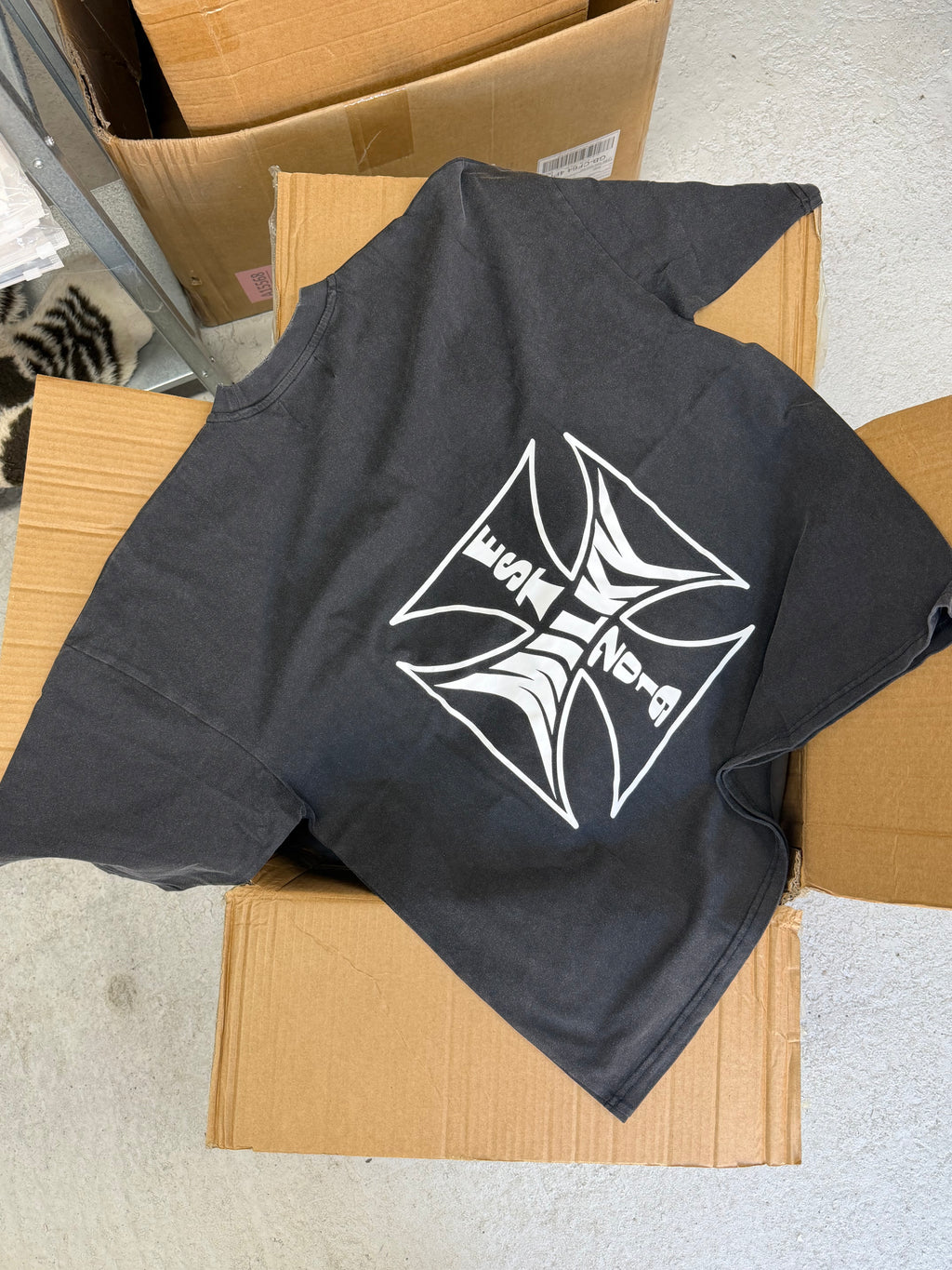 WASHED BLACK TEE